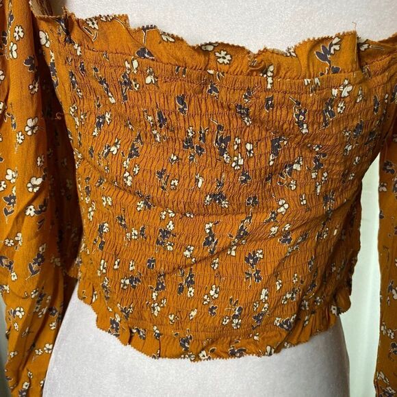 Elodie Gold Floral Cropped Smocked Long Sleeve Boho Top SZ L - Picture 4 of 11